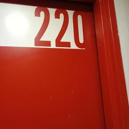 210-220 Δωμάτια σε οικογενειακή κατοικία *